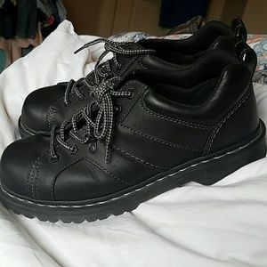 dr martens finnegan black